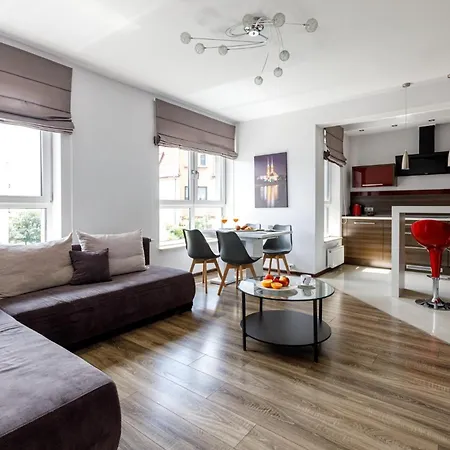 - Center - Comfortable And Bright - L17