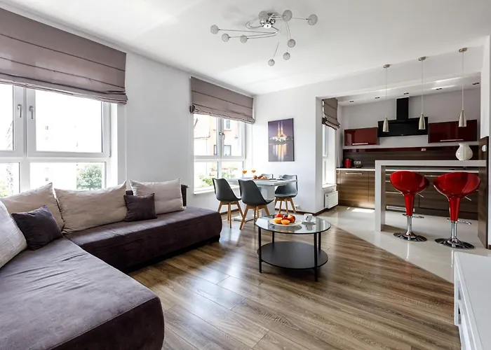 - Center - Comfortable And Bright - L17